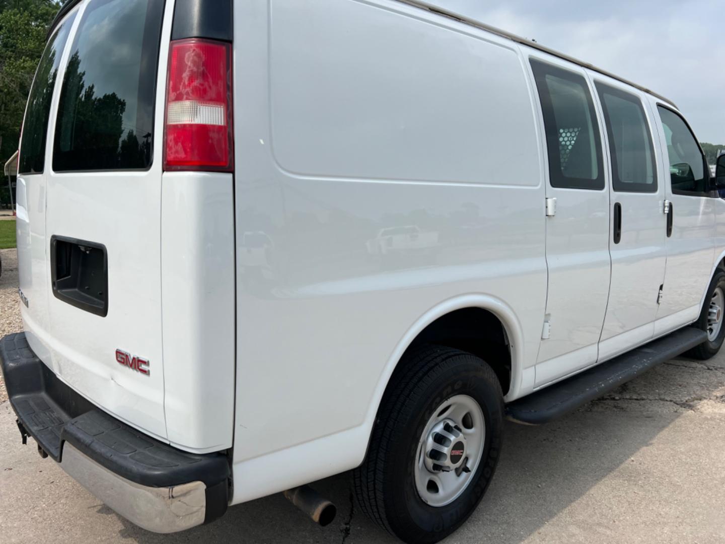 2017 White /Grey GMC Savana (1GTW7AFF2H1) with an 4.8 V8 engine, Automatic transmission, located at 4520 Airline Hwy, Baton Rouge, LA, 70805, (225) 357-1497, 30.509325, -91.145432 - 2017 GMC Savana Cargo Van 4.8 V8 Gas, 166K Miles, Power Windows & Locks , Cold A/C, Tow Pkg. No Accidents But Small Dent In Door. FOR INFO PLEASE CONTACT JEFF AT 225 357-1497 CHECK OUT OUR A+ RATING WITH THE BETTER BUSINESS BUREAU WE HAVE BEEN A FAMILY OWNED AND OPERATED BUSINESS AT THE SAME LOCAT - Photo#5